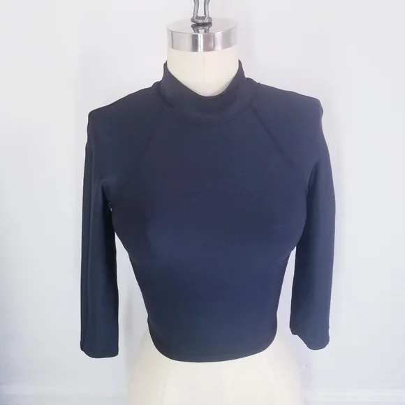 Alo Yoga | Black Crop Performance wears XS - Picture 12 of 13